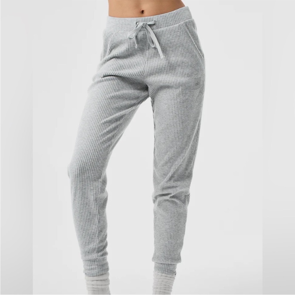 Alo Yoga Muse Set - Hoodie & Sweatpants - Athletic Heather Grey - Medium - Picture 4 of 9